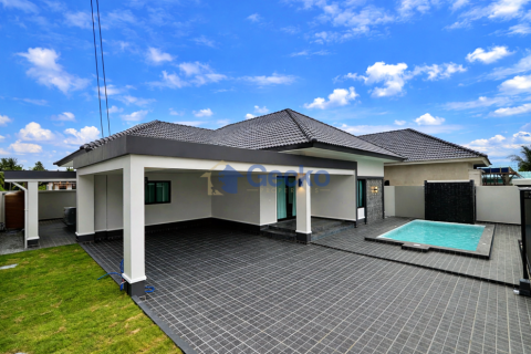 House in Pattaya, Thailand 3 bedrooms № 195800