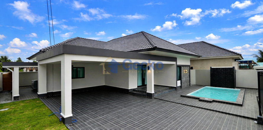 House in Pattaya, Thailand 3 bedrooms № 195800