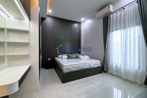 House in Pattaya, Thailand 3 bedrooms № 195800 - photo 15