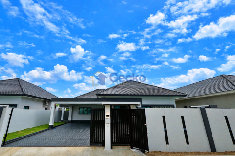 House in Pattaya, Thailand 3 bedrooms № 195800 - photo 30