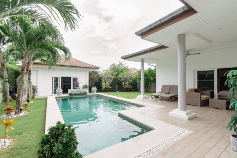 Villa in Hua Hin, Thailand 4 bedrooms № 134490 - photo 3