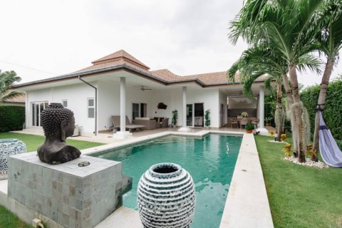 Villa in Hua Hin, Thailand 4 bedrooms № 134490 - photo 2