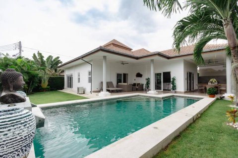 Villa in Hua Hin, Thailand 4 bedrooms № 134490 - photo 1