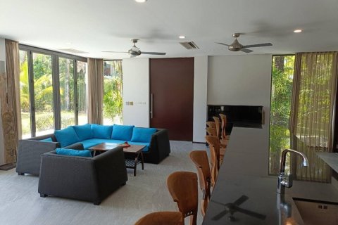 Villa in Phuket, Thailand 5 bedrooms № 155150 - photo 2