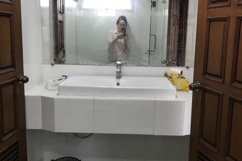 Condo in Watthana, Bangkok, Thailand, 3 bedrooms № 169176 - photo 13
