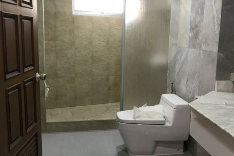 Condo in Watthana, Bangkok, Thailand, 3 bedrooms № 169176 - photo 15