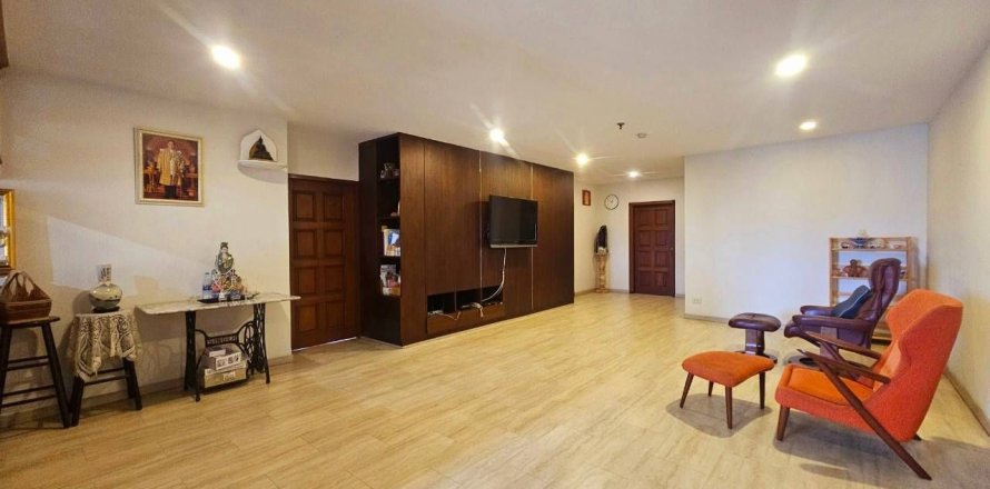 Condo in Watthana, Bangkok, Thailand, 3 bedrooms № 169176
