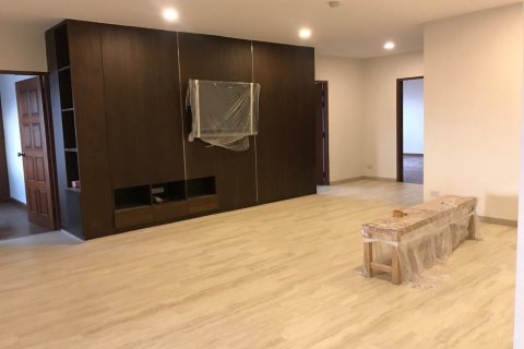 Condo in Watthana, Bangkok, Thailand, 3 bedrooms № 169176 - photo 17