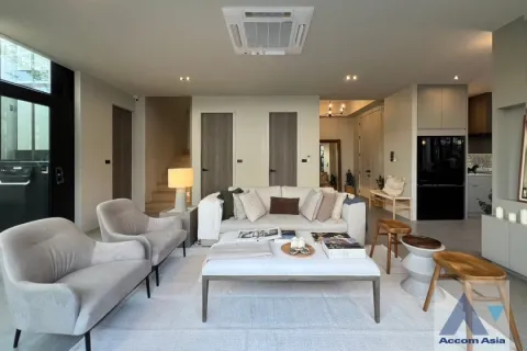 Haus in Watthana, Bangkok, Thailand 4 Schlafzimmer № 215132 - Foto 2