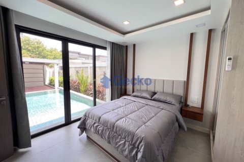 House in Pattaya, Thailand 5 bedrooms № 196579 - photo 9