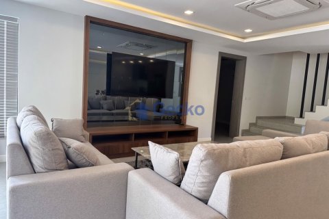 House in Pattaya, Thailand 5 bedrooms № 196579 - photo 15