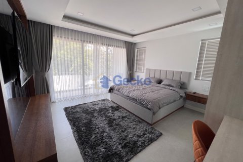 House in Pattaya, Thailand 5 bedrooms № 196579 - photo 10