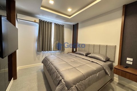 House in Pattaya, Thailand 5 bedrooms № 196579 - photo 24