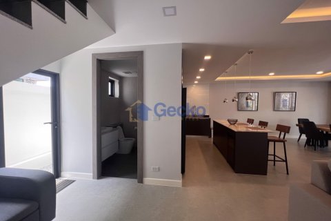 House in Pattaya, Thailand 5 bedrooms № 196579 - photo 8