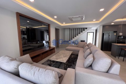House in Pattaya, Thailand 5 bedrooms № 196579 - photo 11