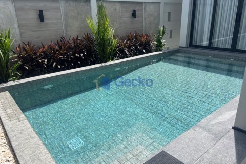 House in Pattaya, Thailand 5 bedrooms № 196579 - photo 3