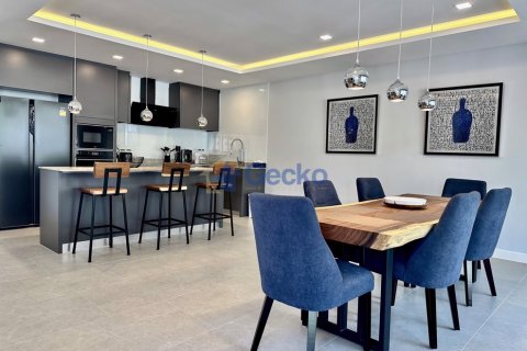 House in Pattaya, Thailand 5 bedrooms № 196579 - photo 13