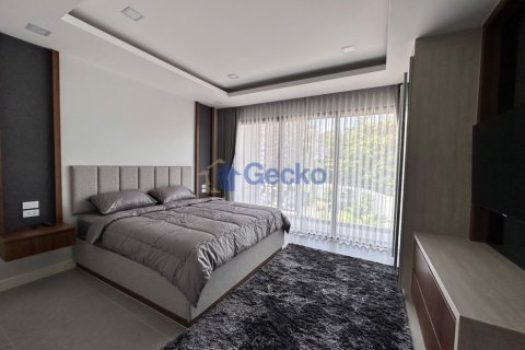 House in Pattaya, Thailand 5 bedrooms № 196579 - photo 25