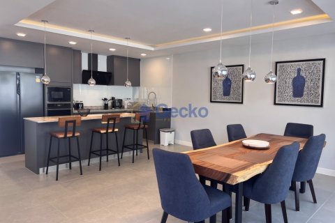 House in Pattaya, Thailand 5 bedrooms № 196579 - photo 4
