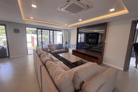 House in Pattaya, Thailand 5 bedrooms № 196579 - photo 6