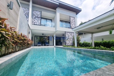 House in Pattaya, Thailand 5 bedrooms № 196579 - photo 27