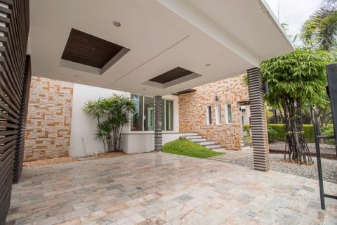 Villa in Hua Hin, Thailand 3 bedrooms № 168578 - photo 2