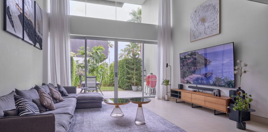 Apartment in Pattaya, Thailand 3 rooms № 194901