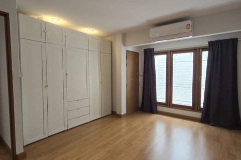 Таунхаус в Ваттхане, Бангкок, Таиланд с 3 спальнями  № 163449 - фото 13