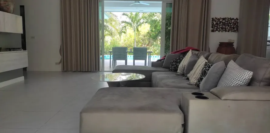 House in Hua Hin, Thailand 3 bedrooms № 163454