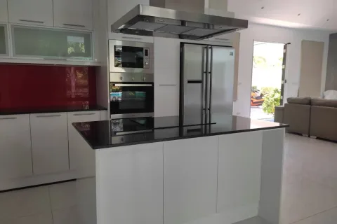 House in Hua Hin, Thailand 3 bedrooms № 163454 - photo 8