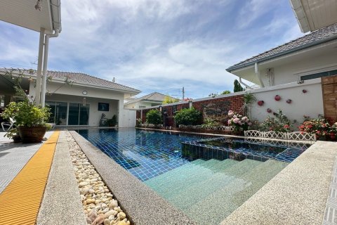 Villa in Hua Hin, Thailand 6 bedrooms № 163452 - photo 13
