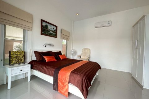 Villa in Hua Hin, Thailand 6 bedrooms № 163452 - photo 17
