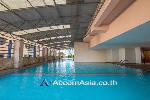 Condo in Watthana, Bangkok, Thailand, 3 bedrooms  № 215274 - photo 12