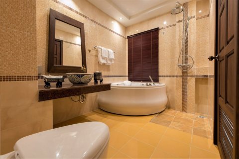 Propriété commerciale à Chiang Mai, Thaïlande 1486 m2 № 162771 - photo 2