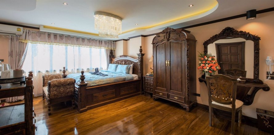 Propriété commerciale à Chiang Mai, Thaïlande 1486 m2 № 162771