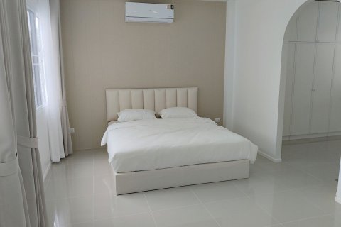 Villa in Chiang Mai, Thailand 4 bedrooms № 162772 - photo 9