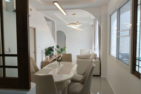 Villa in Chiang Mai, Thailand 4 bedrooms № 162772 - photo 18