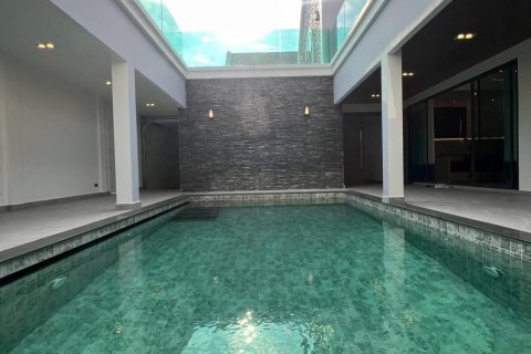 Villa in Pattaya, Thailand 4 Schlafzimmer № 172581 - Foto 4