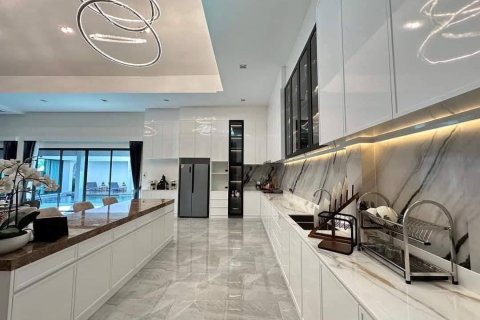 Villa in Pattaya, Thailand 4 Schlafzimmer № 172581 - Foto 7