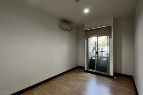 Condo in Khlong Toei, Bangkok, Thailand, 2 bedrooms № 201286 - photo 5