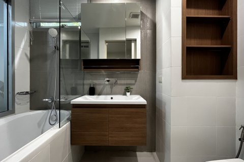 Condo in Khlong Toei, Bangkok, Thailand, 2 bedrooms № 201286 - photo 3