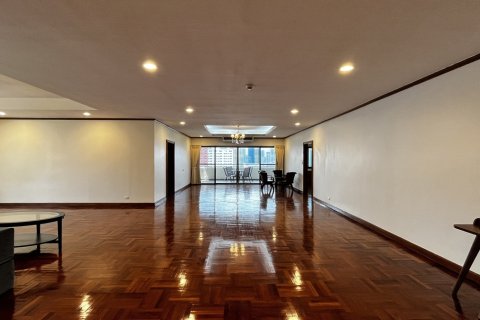 Condo in Watthana, Bangkok, Thailand, 4 bedrooms № 201285 - photo 7