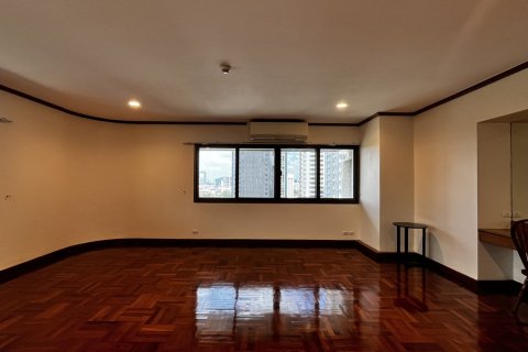 Condo in Watthana, Bangkok, Thailand, 4 bedrooms № 201285 - photo 12