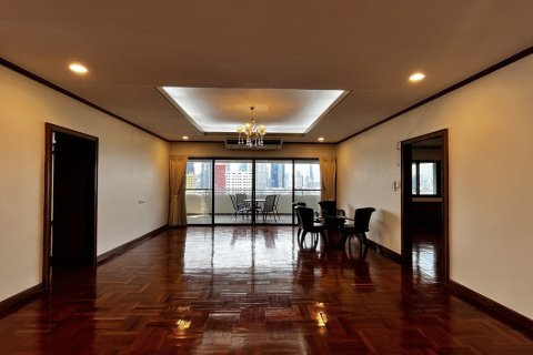 Condo in Watthana, Bangkok, Thailand, 4 bedrooms № 201285 - photo 9