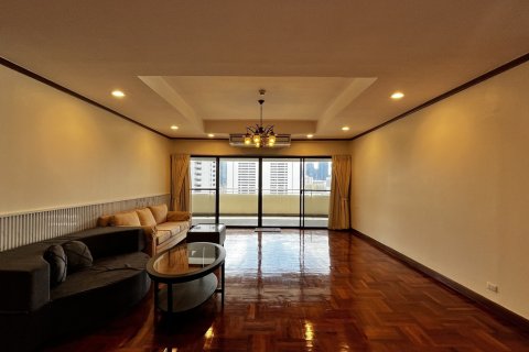 Condo in Watthana, Bangkok, Thailand, 4 bedrooms № 201285 - photo 8