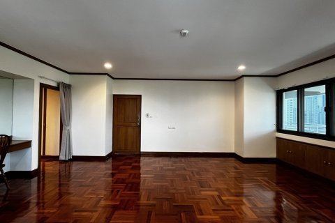 Condo in Watthana, Bangkok, Thailand, 4 bedrooms № 201285 - photo 13
