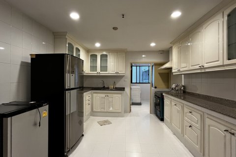 Condo in Watthana, Bangkok, Thailand, 4 bedrooms № 201285 - photo 5