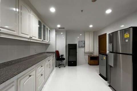 Condo in Watthana, Bangkok, Thailand, 4 bedrooms № 201285 - photo 6