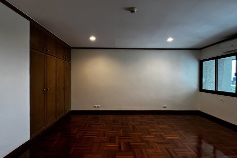 Condo in Watthana, Bangkok, Thailand, 4 bedrooms № 201285 - photo 16