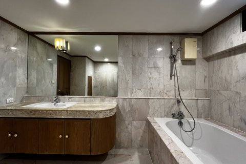Condo in Watthana, Bangkok, Thailand, 4 bedrooms № 201285 - photo 14